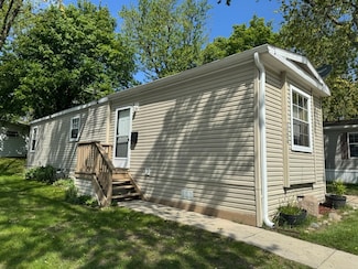 1124 Bayside Rd, Elgin, IL 60123