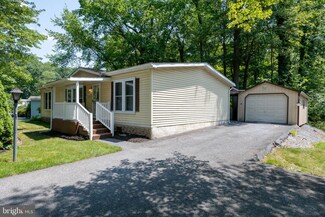 61 Maple Ave, Manheim, PA 17545