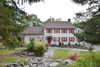 3133 Ledge Dr, Buck Hill Falls, PA 18323