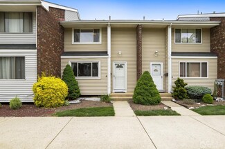 14 Quincy Cir, Dayton, NJ 08810