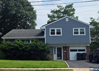 45 Moos Ln, Bergenfield, NJ 07621