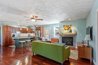 158 Lowell St Unit 4, Peabody, MA 01960