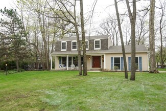 1 Wildwood Rd, Rolling Meadows, IL 60008