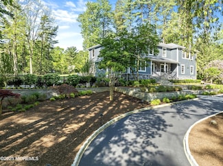 111 Willow Grove Dr, Lincroft, NJ 07738