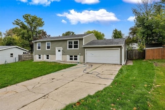 332 Crandall Dr NE, Cedar Rapids, IA 52402