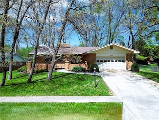 1943 Oak Tree Dr E, Dayton, OH 45440