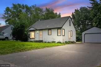 2440 Ridge Ln, New Brighton, MN 55112