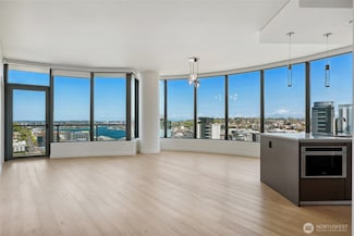 2510 6th Ave Unit 2602, Seattle, WA 98121