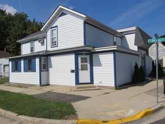 329 E Oak Grove St, Juneau, WI 53039