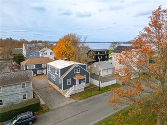 3 Clinton St Unit b, Newport, RI 02840