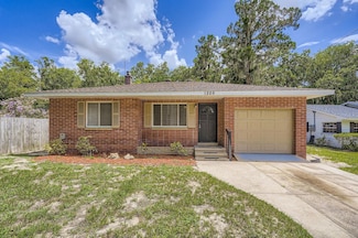 1205 Deleon Ave, Leesburg, FL 34748