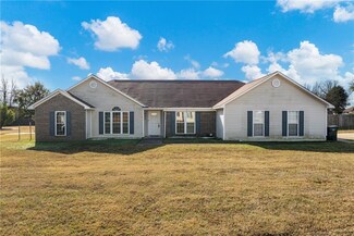 11 Farmbrook Dr, Fort Mitchell, AL 36856