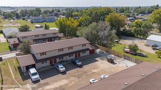 359 9th Ave E, Dickinson, ND 58601