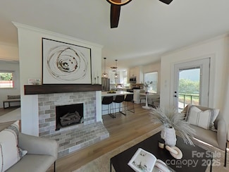 2138 Revolution Park Dr, Charlotte, NC 28208