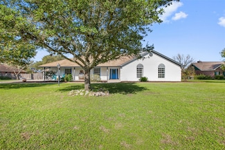 124 Poplar Dr, Mountain City, TX 78610