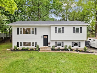 31 Pennsylvania Ave, Valley Cottage, NY 10989