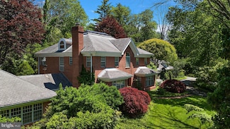 2 Farron Dr, Chadds Ford, PA 19317