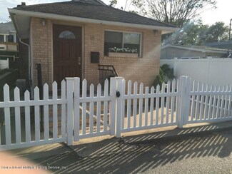 18 Seafoam St, Staten Island, NY 10306