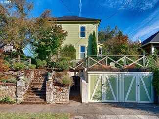 2047 N Sumner St, Portland, OR 97217