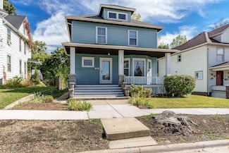 206 12th St, Rockford, IL 61104