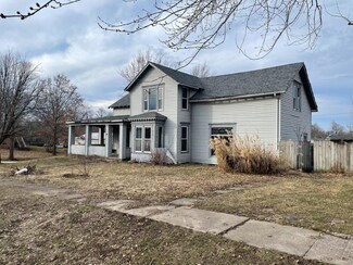 709 N Washington St, Kahoka, MO 63445