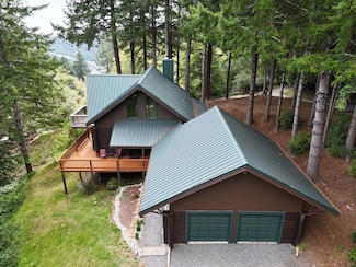 17225 Mountain Dr, Brookings, OR 97415