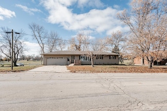 208 Powers Ave N, Alden, MN 56009