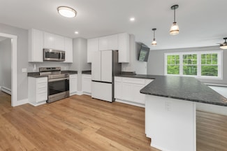 10 Call Rd, Webster, NH 03303