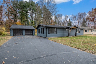 6165 N Shore Dr, Coloma, MI 49038