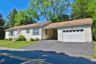 1320 Wallace St, Stroudsburg, PA 18360