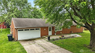 221 Royal Ln, Enon, OH 45323