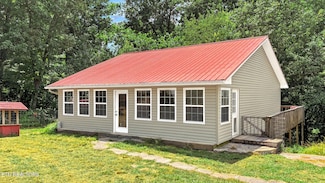 8048 Fairview Rd, Lenoir City, TN 37772