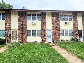 7540 Hazelcrest Dr, Hazelwood, MO 63042
