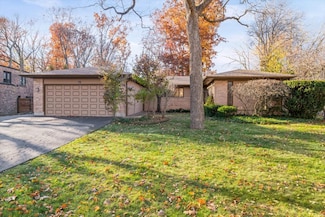 3296 Brook Rd, Highland Park, IL 60035