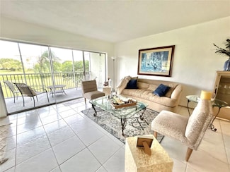 2900 N Palm Aire Dr Unit 210, Pompano Beach, FL 33069