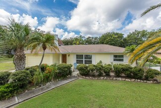 3333 Pineview Dr, Holiday, FL 34691