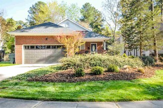 102 Woods Walk Ct, Carrboro, NC 27510