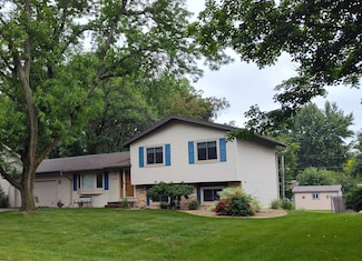 2208 E 115th St, Burnsville, MN 55337