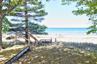 5321 Lake Breeze Dr, Pentwater, MI 49449