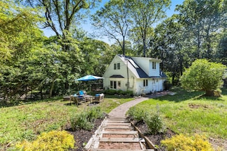 5 1/2 Locust Ave, Stony Brook, NY 11790