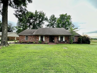 101 Country Club Rd, West Memphis, AR 72301