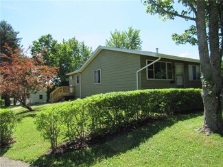 301 Karen Dr, Chardon, OH 44024