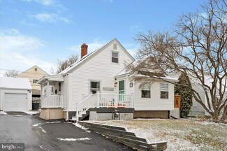 19 Green Ln, Aston, PA 19014