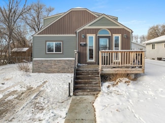 1636 2nd St SE, Minot, ND 58701