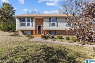 101 Twin Lakes Rd, Trussville, AL 35173