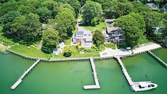 2005 Westview Dr, Mattituck, NY 11952