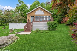 63 W Shore Dr, Putnam Valley, NY 10579