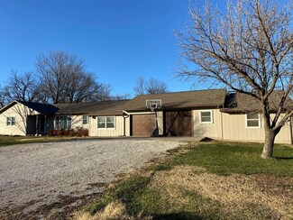 1118 Sycamore St, Humboldt, KS 66748