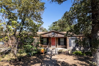 203 River Oaks Dr, Cedar Creek, TX 78612