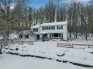 909 Underhill Rd, East Aurora, NY 14052